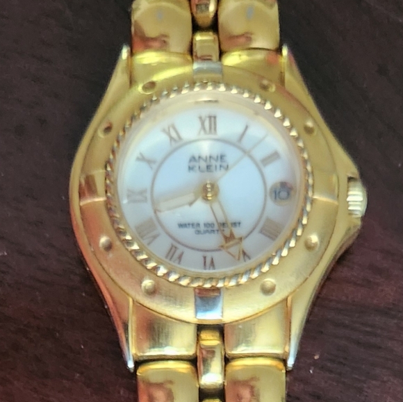 Vintage Anne Klein Watch - Picture 9 of 16